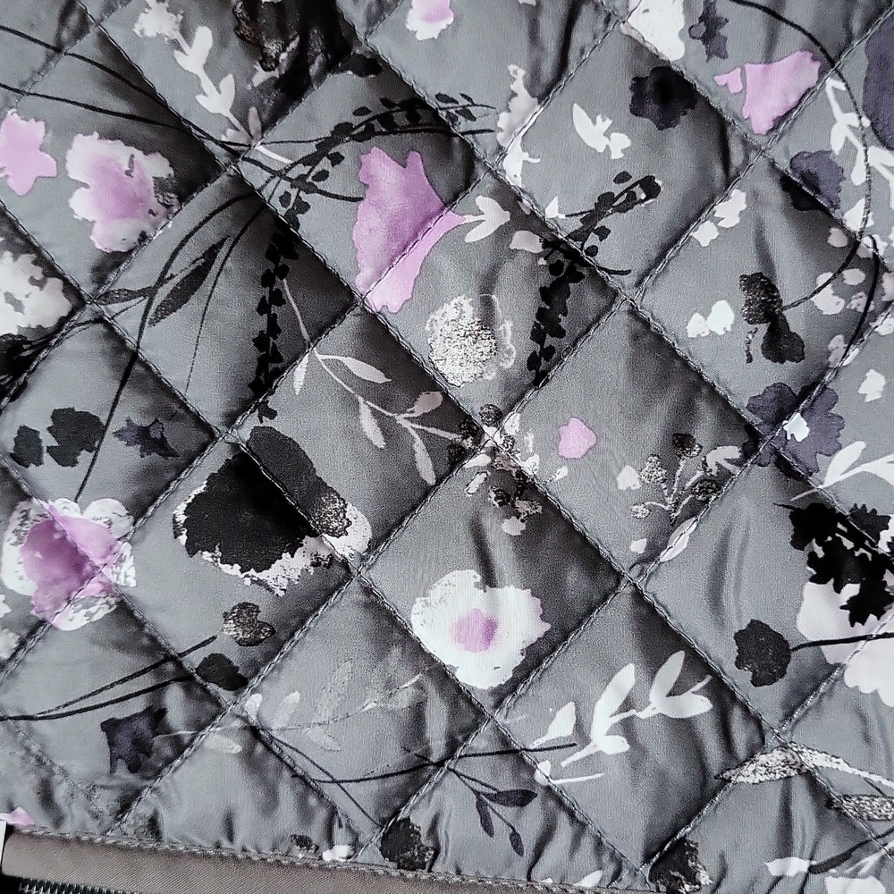 Quilted Grey Floral Vest From Joe Fresh, Size Medium, New With Tags - Picture 10 of 10